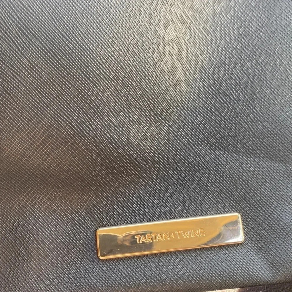 Tartan & Twine black Vegan Saffiano Leather gold zipper Clutch - Picture 3 of 5